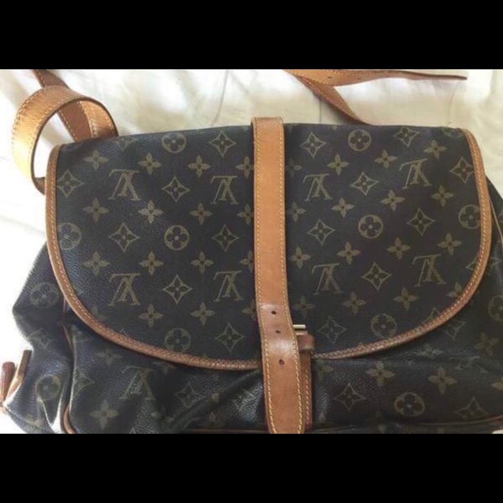 Authentic Louis Vuitton Saumur 35 crossbody